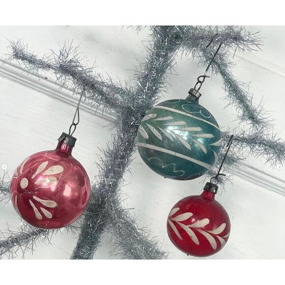 Vintage Hand-Painted Glass Ball Ornament Red Blue Pink Set of 3 - Picture 2 of 8